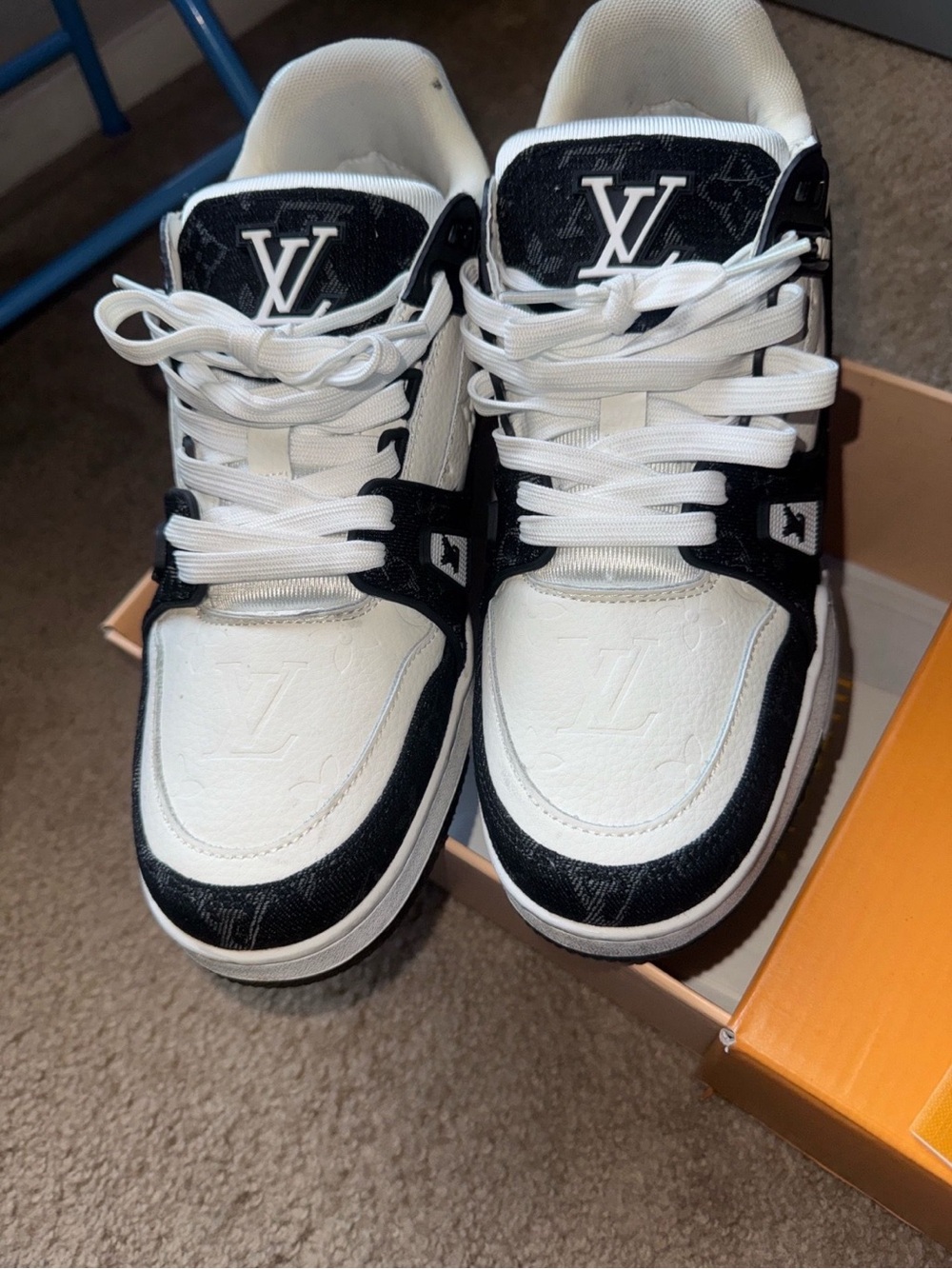 Louis Vuitton Kids White and Black Low-Top Sneakers with LV Logo - Picture 3 of 5